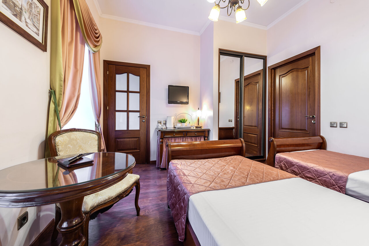 Гостиница Времена года Санкт-Петербург