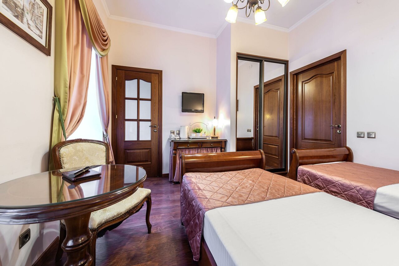 Гостиница Времена года Санкт-Петербург