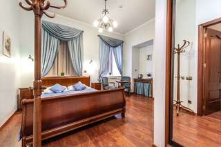 Гостиница Времена года Санкт-Петербург Номер улучшенный с 1 двуспальной кроватью-1