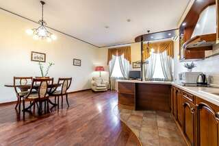 Гостиница Времена года Санкт-Петербург 2-комнатные апартаменты люкс с 2 односпальными и 1 двуспальной кроватью-7